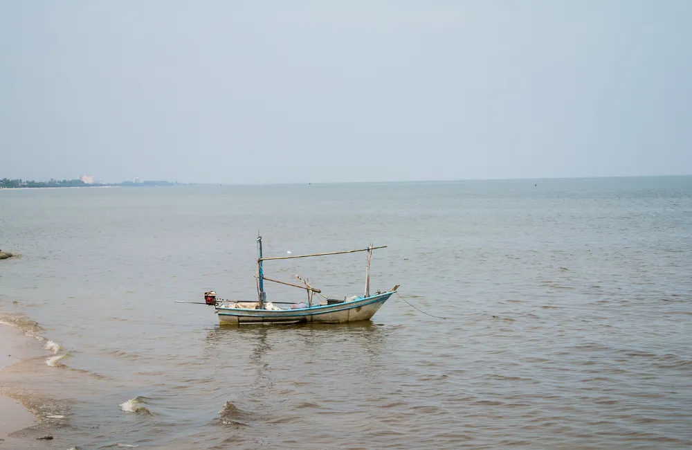 4. ชายหาดชะอำ จ.เพชรบุรี