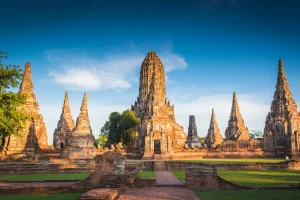 10 สถานที่ท่องเที่ยวทางประวัติศาสตร์ในไทย